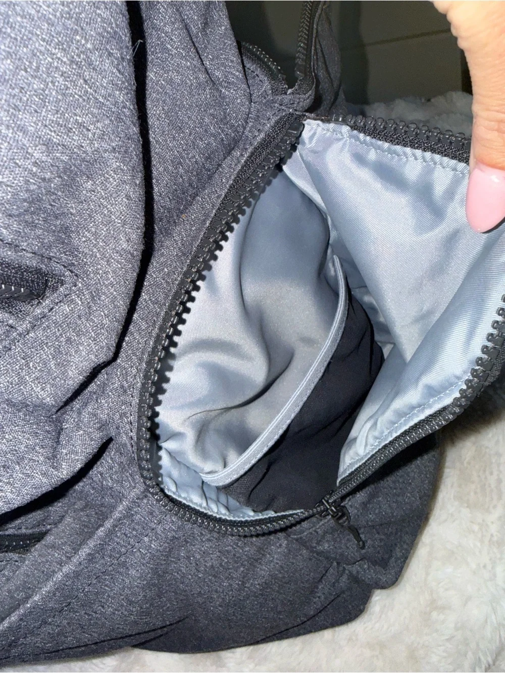 lululemon Assert backpack 2.0 24L in Heathered Black